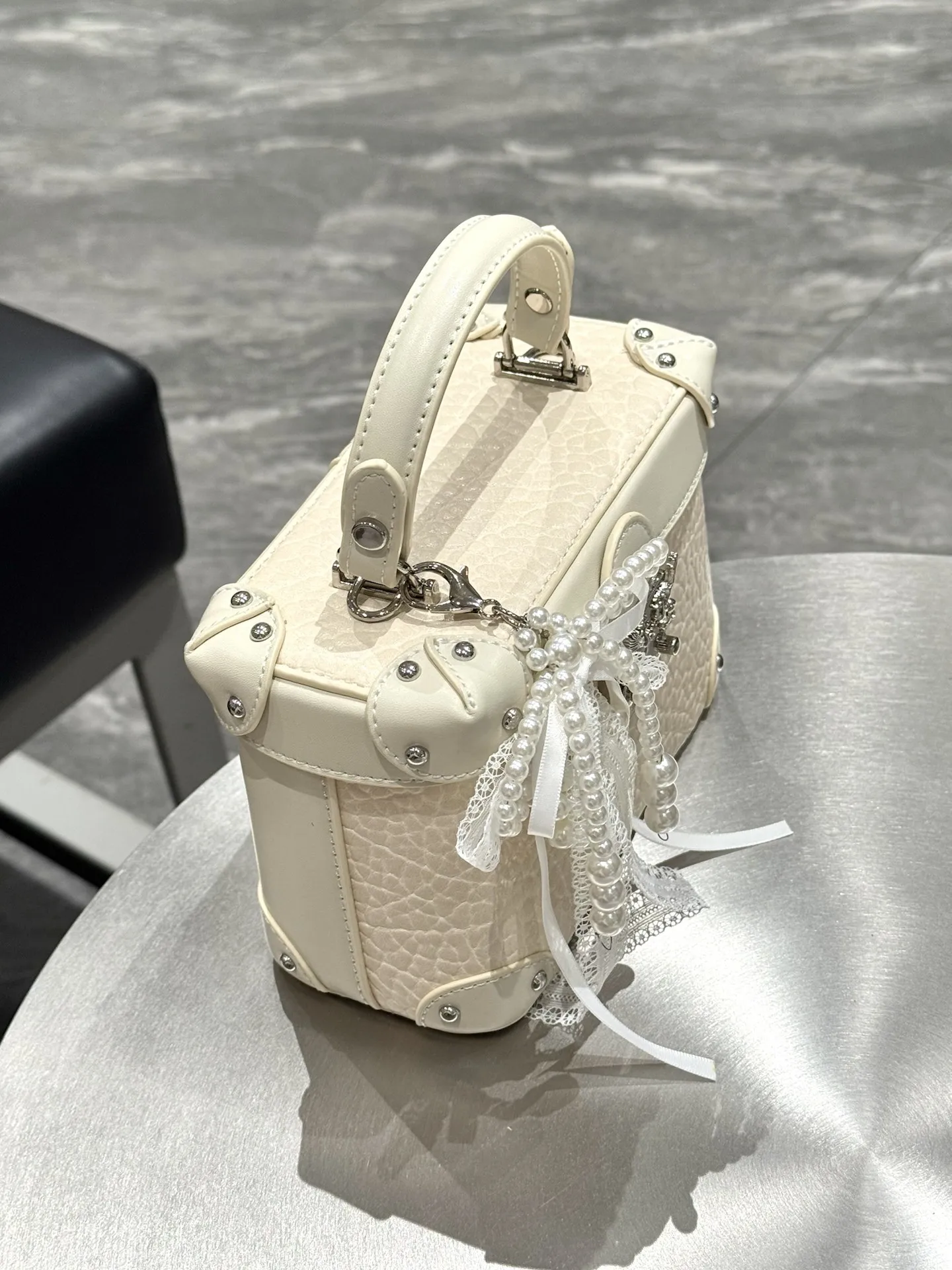 borsa-a-tracolla-morbida-color-crema-per-donna-nuova-borsa-versatile-in-pelle-2026-marca-amiciyah-in-poliestere