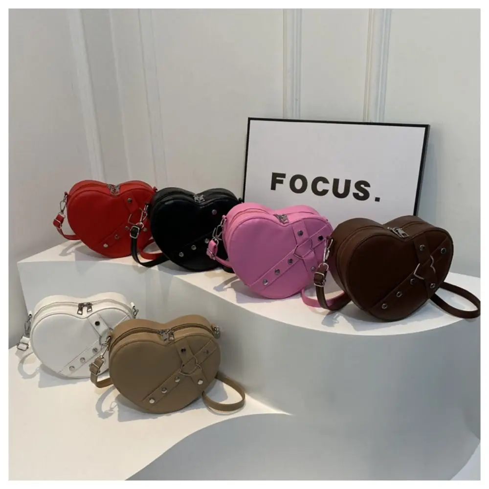 

Vintage Y2K Small Chain Rivet Shoulder Bag Heart Shaped Purse Handbag Red PU Leather Gothic Tote Bag Fashion Women Crossbody Bag