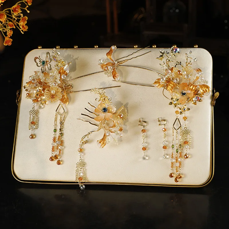 غطاء رأس الزفاف الصيني الذهبي Xiuhe الملابس الصناعة الثقيلة بسيطة وأنيقة عالية الجودة وثوب غطاء الرأس الحد من العمر