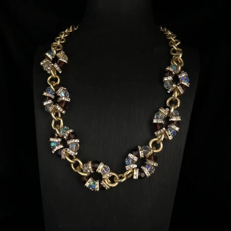 مجموعة قلادة نسائية أنيقة متباينة من الزجاج والكريستال والزجاج العتيق