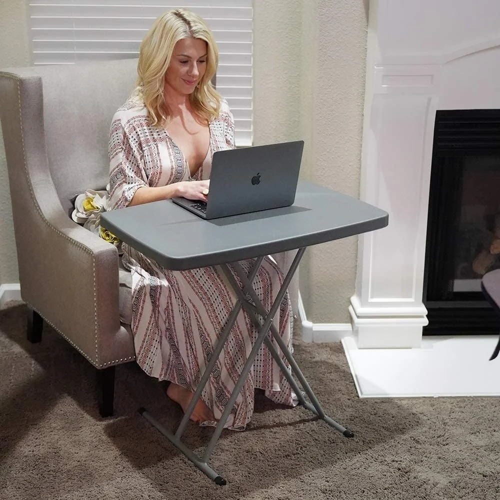 高さ調節可能 折りたたみ式 テレビ/食事用テーブル 屋内外兼用 ユーティリティテーブル 簡単清掃 長方形デザイン 耐荷重100ポンド