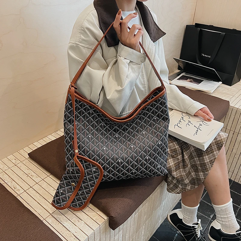 

Stylish Casual Vintage Fashionable Bag for Women Crossbody Handbag Minimalist Design with Solid Color