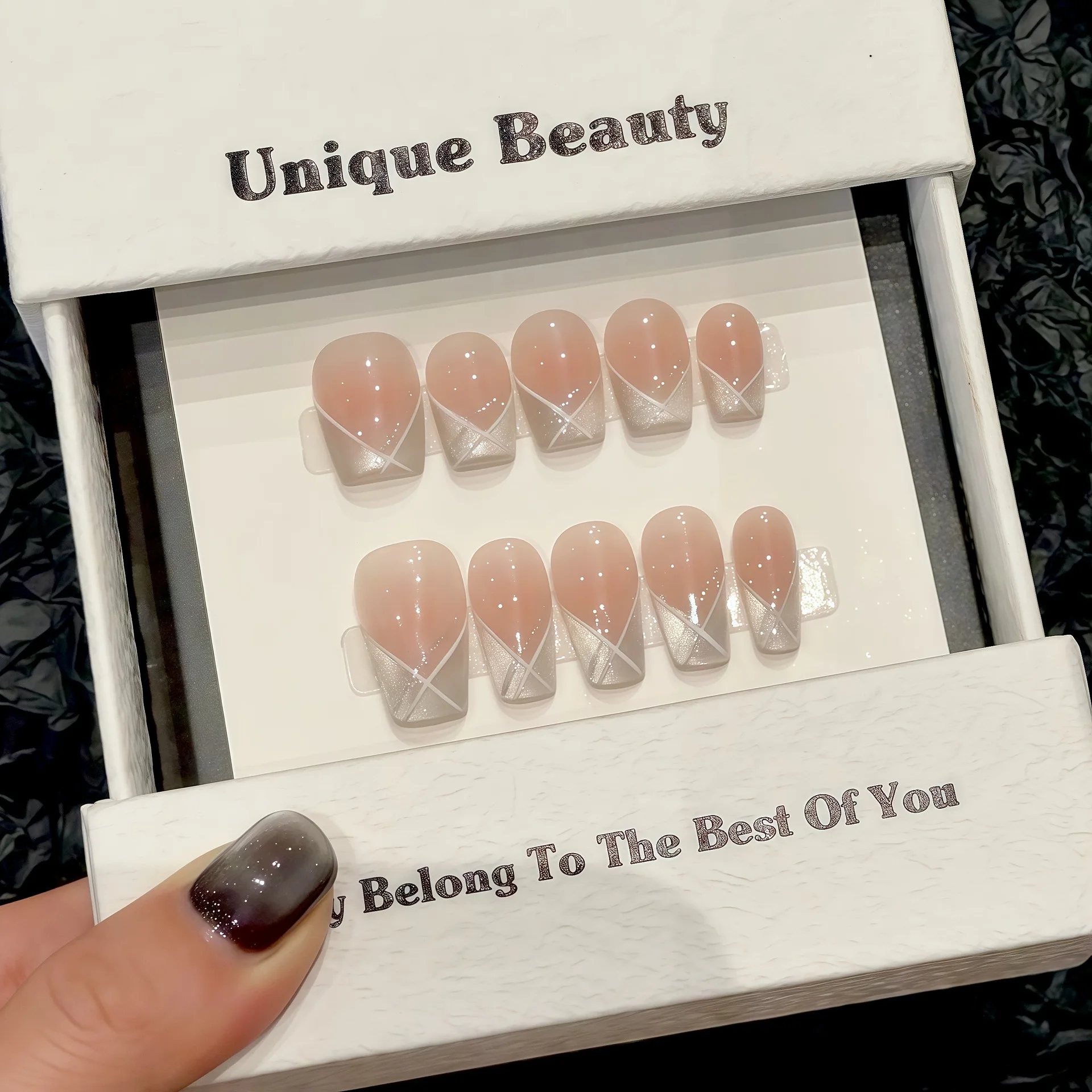 Handgefertigte Nägel zum Aufdrücken, kurze französische weiße Katzenaugen-Kunstnägel, täglich tragbar, süßes koreanisches glänzendes Puder-Design, künstliche Nagelspitzen