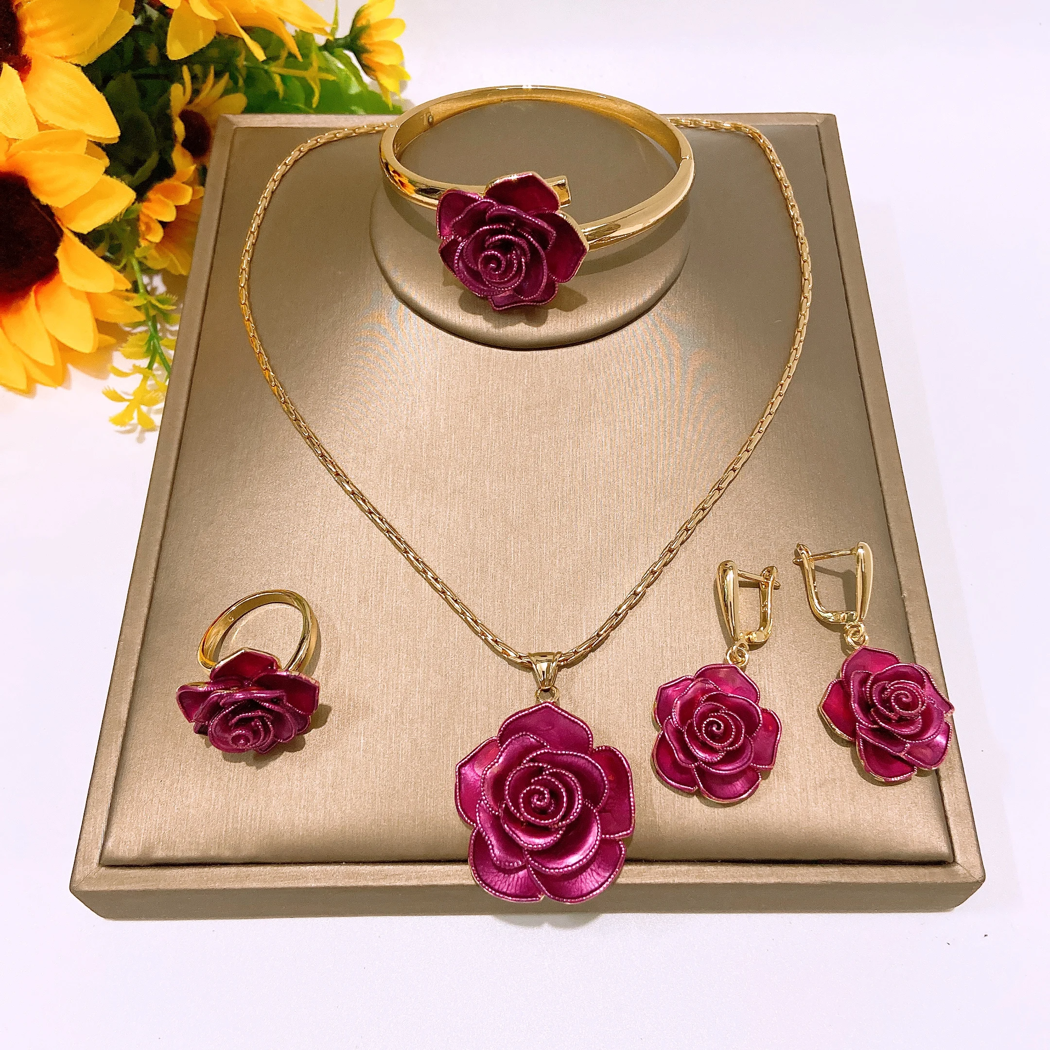 simple-al-por-mayor-forma-de-rosa-joyeria-de-dubai-texturizada-encantador-collar-elegante-brazalete-aretes-anillo-4-piezas-conjunto-de-joyeria