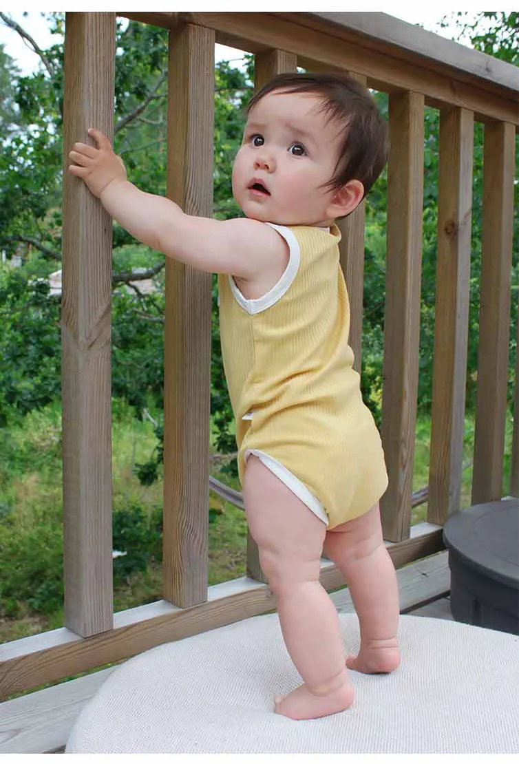 Baby Rompers 2026 Summer Thin Sleeveless Vest for Boys and Girls Babies Rompers A-class Baby Base Crawling Clothes