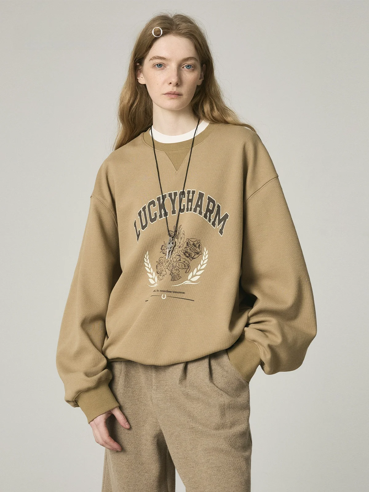 

Original Retro Print Fce Lined Brued Sweatirt LUY COIN Series Souaround Women's Loose Fit Long Sve round Ne ...