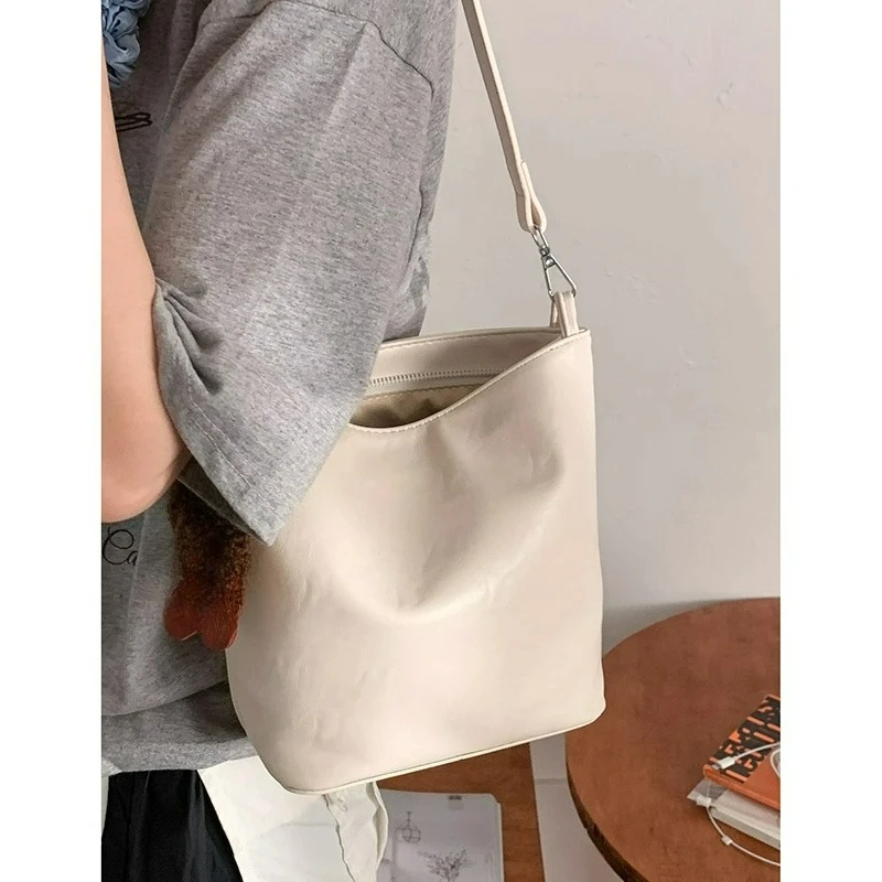

Retro Women 2025 New Fashionable Korean Underarm Bucket Bag Versatile Single Shoulder Crossbody Bags