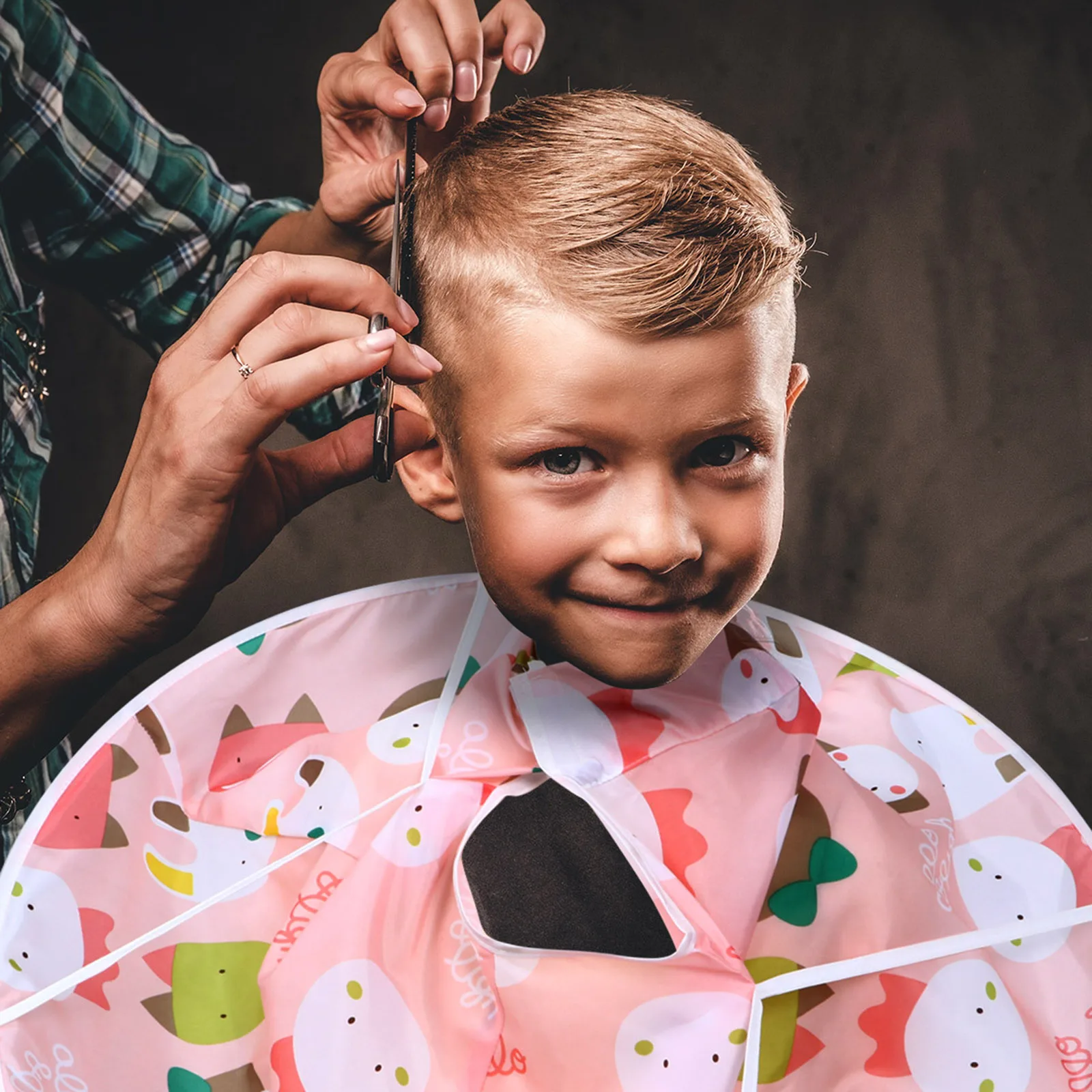 

Kids Hair Cutting Cape Cartoon Apron Foldable Storage Durable No Deformation Polyester Hairstyling Child Barber Cloth Adjustable