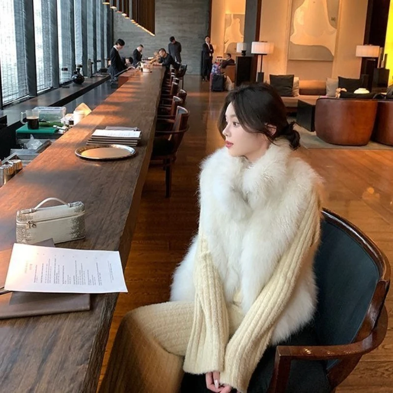 

3D Structured Cape Eco Friendly Faux Fur Drop Shoulder Outerwear for Women All Height Versatile Cape with Winter Warmth