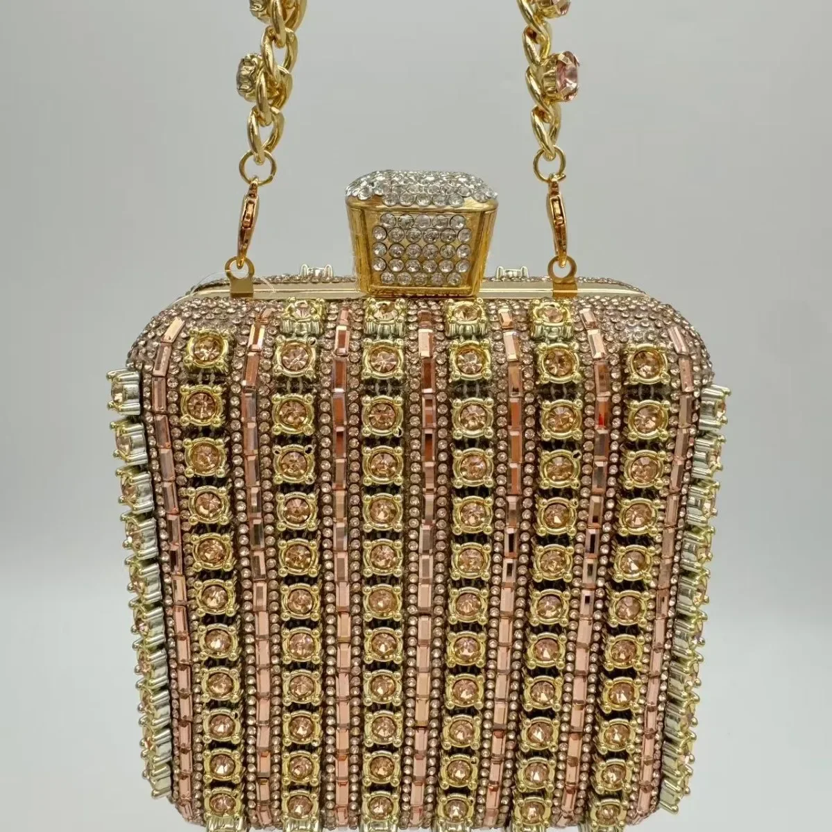 حقيبة سهرة بمقبض مربع مرصع بالألماس مصنوعة يدويًا، حقيبة عشاء صغيرة الحجم محمولة من ألياف البوليستر المتألقة للنساء