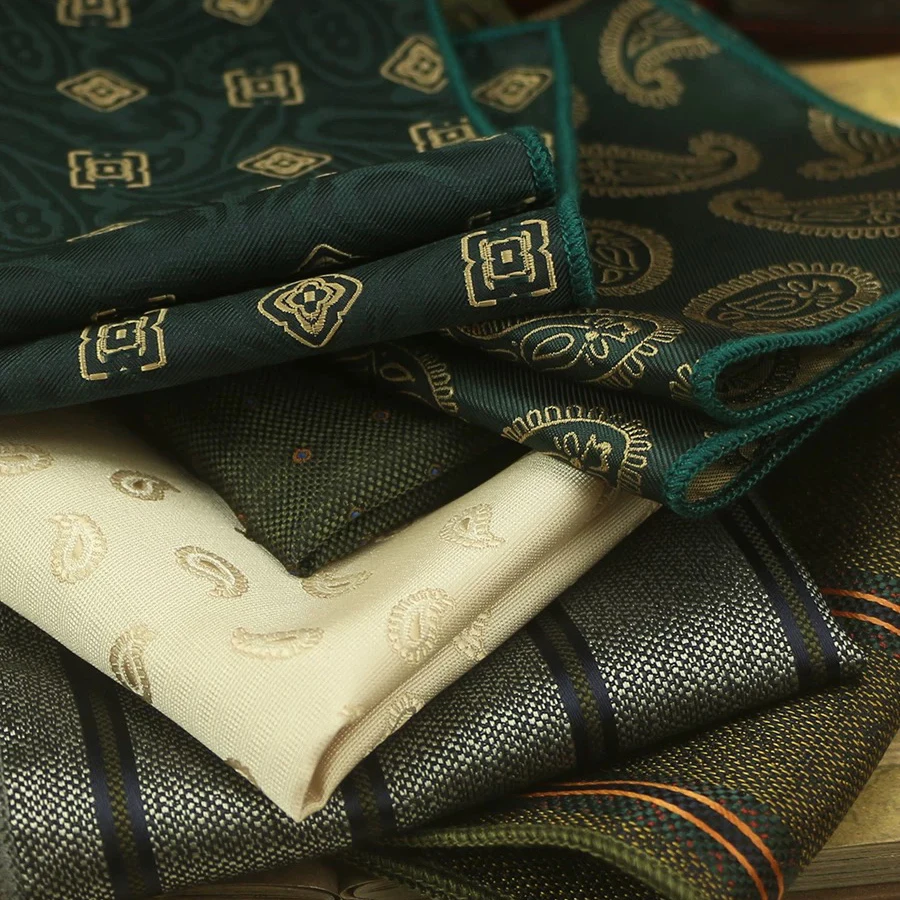 23 センチメートル新しい高級花柄白ポケットチーフフォーマルビジネスポリエステルソフトハンカチ赤ドットハンカチ結婚式スーツアクセサリー