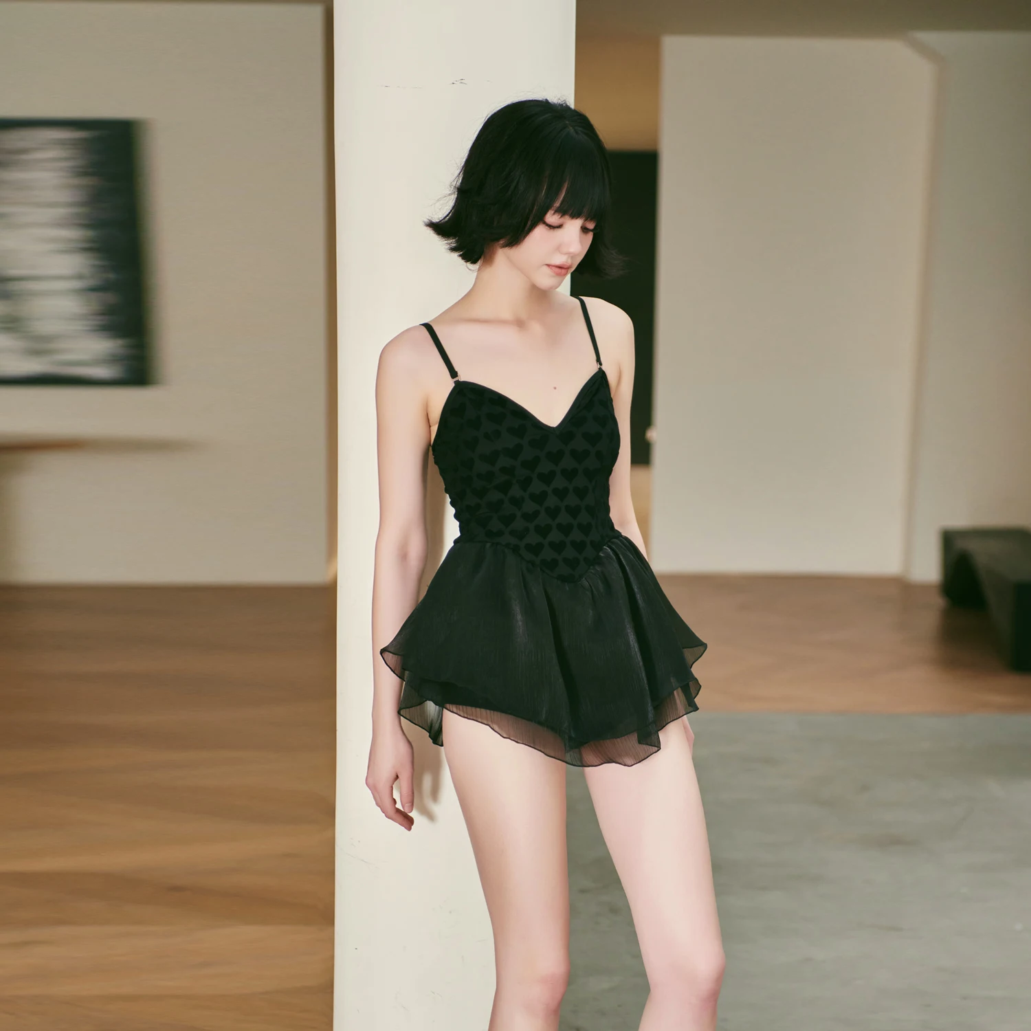Summer New Sexy Lace Dress Conservative One-piece Swimsuit Sweet Cute Girl V-neck Seaside Vacation Swim Black Suspender Swimwear