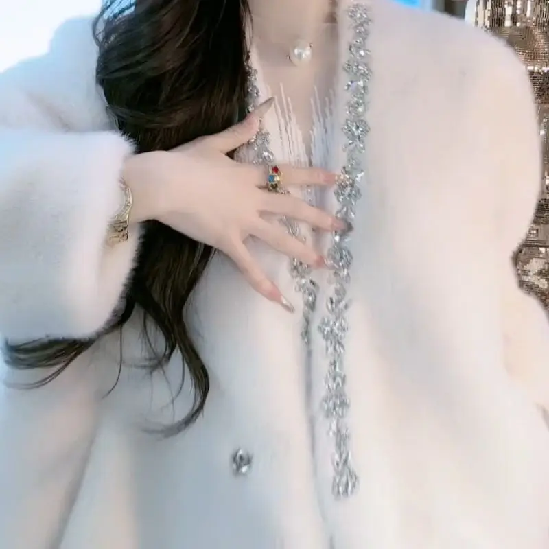 Luxury High Quality Fur Coat Diamonds V-Neck Fluffy Soft Faux Fur Jacket Winter Warm Women's Clothes High Quality Fur Coat Trend
