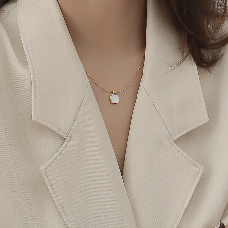 ANENJERY Srebrny kwadratowy naszyjnik z fritillary dla kobiet Prosty temperament Ins Chain Niche Jewelry — zdjęcie 4