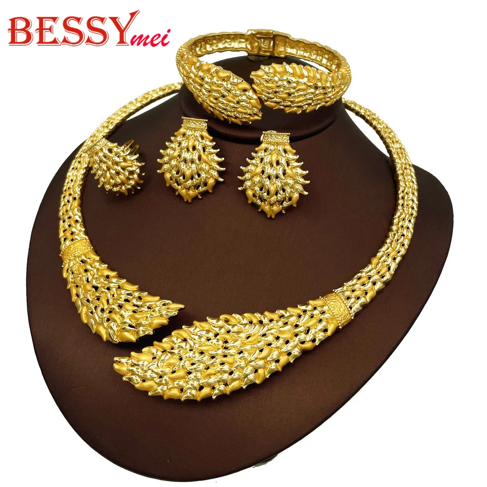 

2025 New Exaggerate Jewelry Set Dubai Africal Gold Color Large Necklace Open Cuff Bracelet Unique Earring Ring Women Jewellery