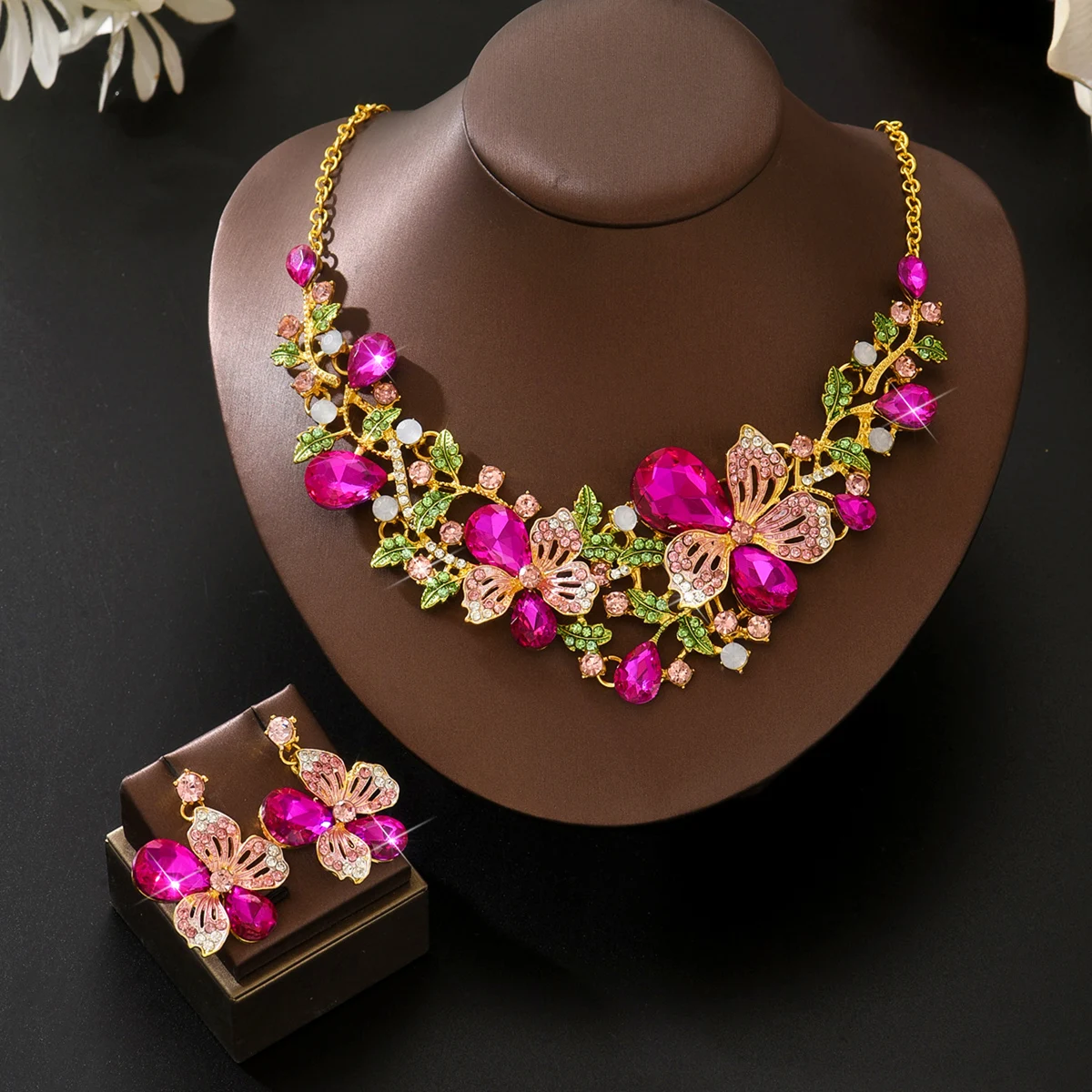 Exaggerated Retro Necklace Earring Set for Women's Luxurious Crystal Banquet Party Photography Dress with Accessories