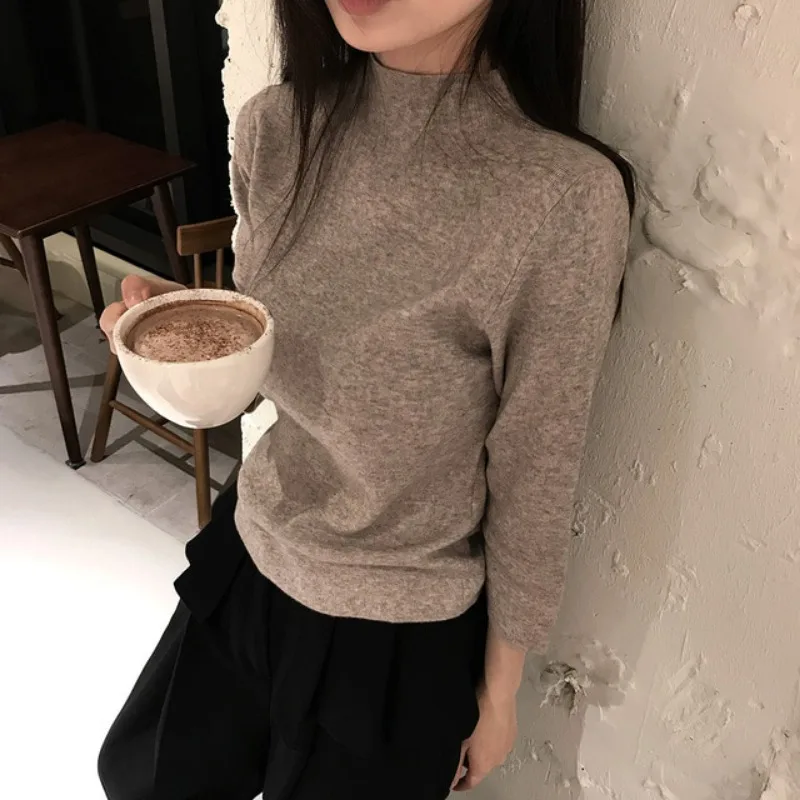 Schicker Damen-Strickpullover für den Vorfrühling, vielseitig, schlichte Eleganz, High-End-Oberteil in reiner Farbe, Basisschicht, Innenbekleidung