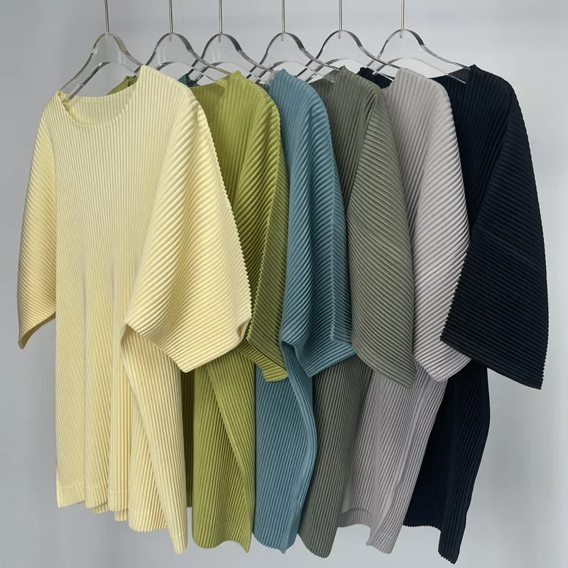 

Miyake Pleated T-shirt 2025 Spring Summer Men's Casual T-shirt Tide Wear Peplum Short-sleeved Solid Colour Casual Loose Tops