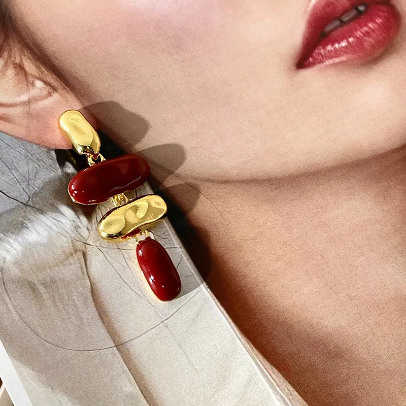 European American Exaggerated Retro Golden Enamel Burgundy Spliced ​​Metal Drop Earrings for women Trendy Vintage Jewelry