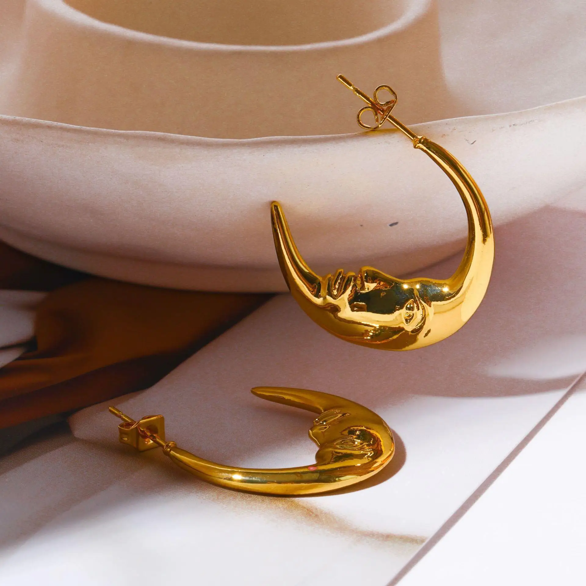 Celestial Crescent Moon Hoop Earrings for Women Gold Plated Luna Men Face Piercing Stud Earring Sophisticated Female Ear Jewelry