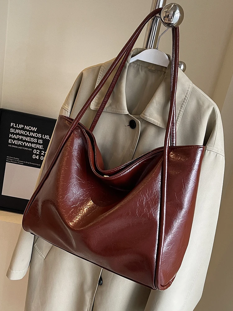 Retro Red Brown Large Capacity Tote Bag 2023 New Women's PU Leather Magnetic Buckle Shoulder Bag Simple Classic Commuter Handbag