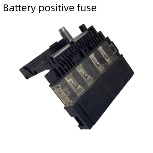 Para Nissan TIIDA SENTRA LIVINA ALTIMA SUNNY QASHQAI batería enchufe positivo batería fusible enchufe