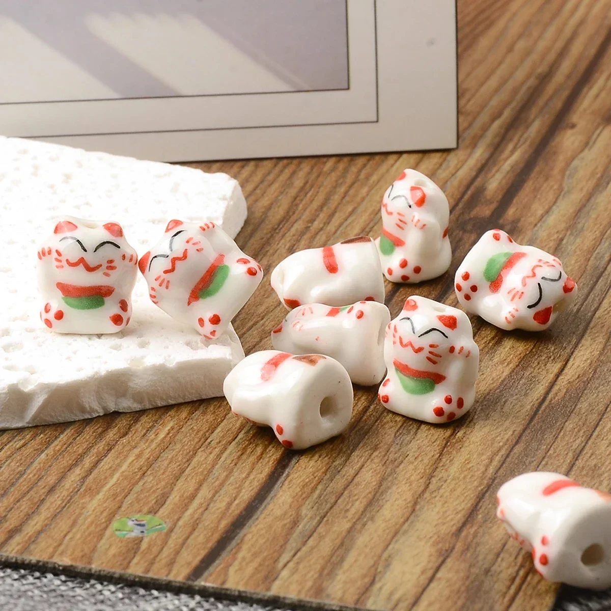 Glückliche Katze Form Keramik perlen für Schmuck machen Charms lose Spacer Porzellan Perlen DIY Zubehör Kralen