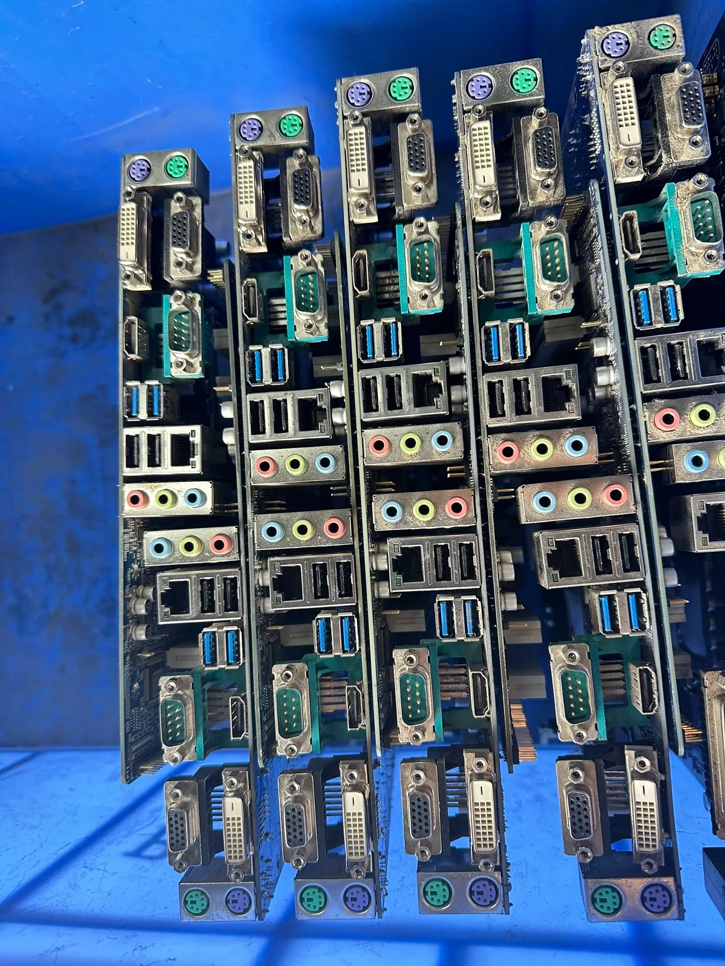 Рисунок 4 - Материнская плата компьютера известного