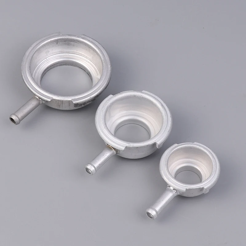 

x Автомобильный радиатор, алюминиевый бак для заливной горловины, приварная на впускном сиденье