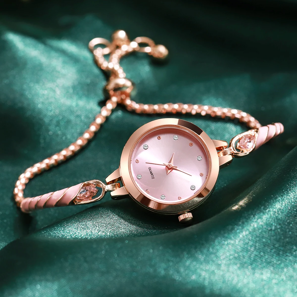 1PC Fashion Women's Watch New Round Dial Unique Design Quartz Bracelet Watch in 5 Colors