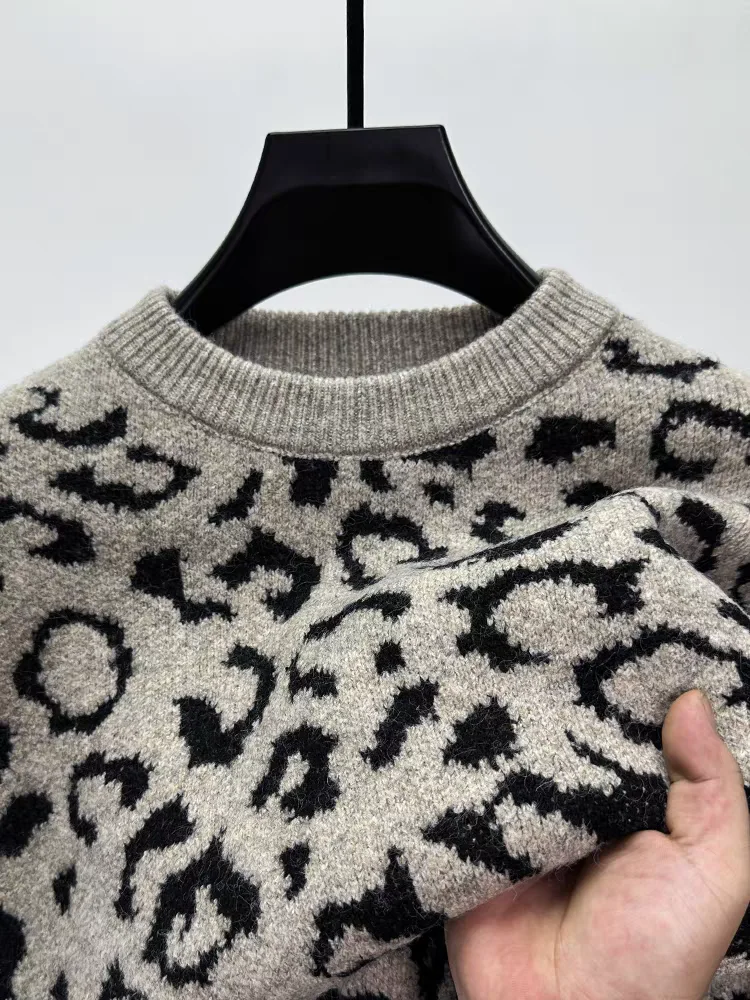 High end round neck knitted sweater autumn winter men trendy personalized leopard print jacquard casual Korean style pullover