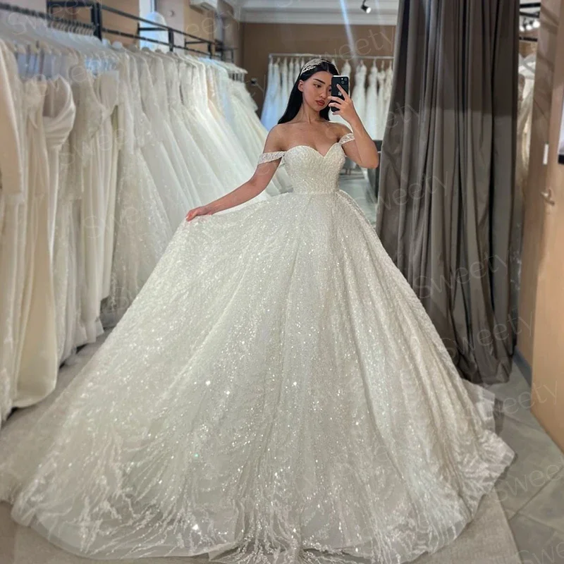 Shiny Wedding Dress Sequins With Embroidery Ball Gown Sweetheart V-Neck Sleeveless Button Robe De Mariee Lace Robe Customized