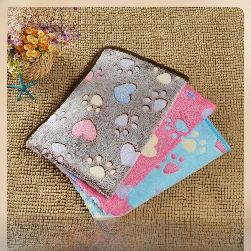 Spot wholesale pet blanket autumn and winter season blanket warm flannel paw print blanket cat and dog blanket pet supplies