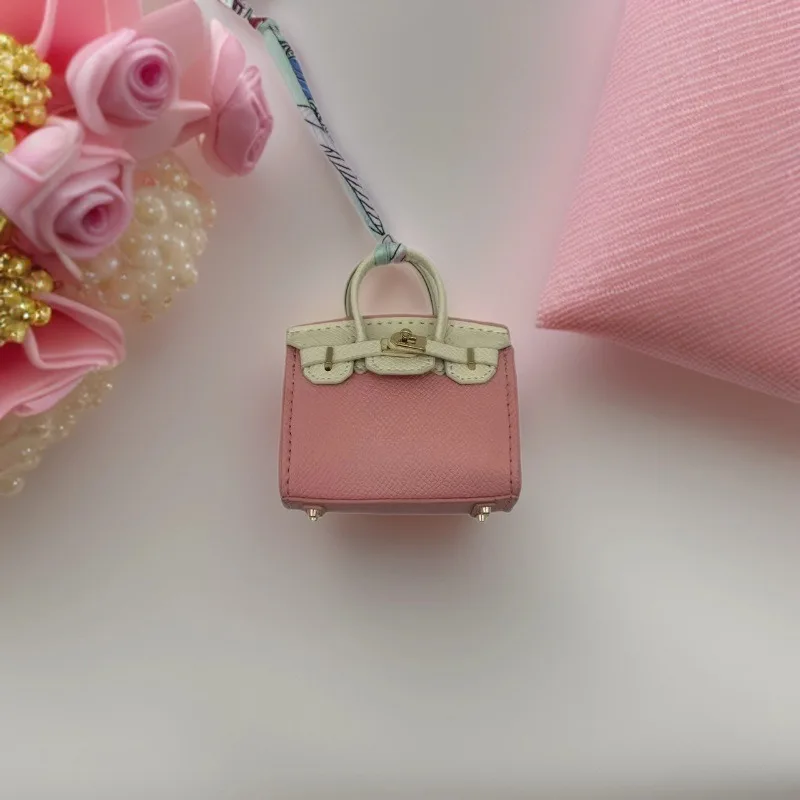 

Мини-сумка в стиле плюминиум, кремового цвета, с подвеской, отверстием для наушников, красным конвертом, мини-сумка для автомобиля, маленькая сумка