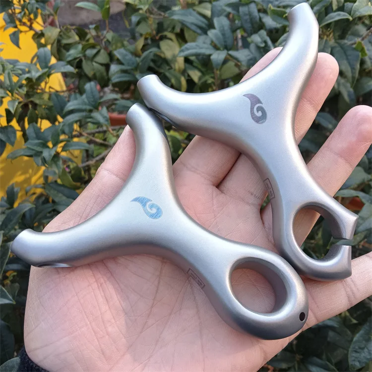 

New Outdoor Camping Slingshot Made of Ultra Hard Stainless Steel Flat Leather