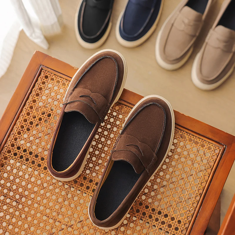 Nuevos mocasines de piel de ante para hombre, zapatos planos sin cordones de piel de vaca, zapatos informales hechos a mano, mocasines para caminar y tiempo libre, negocios al aire libre