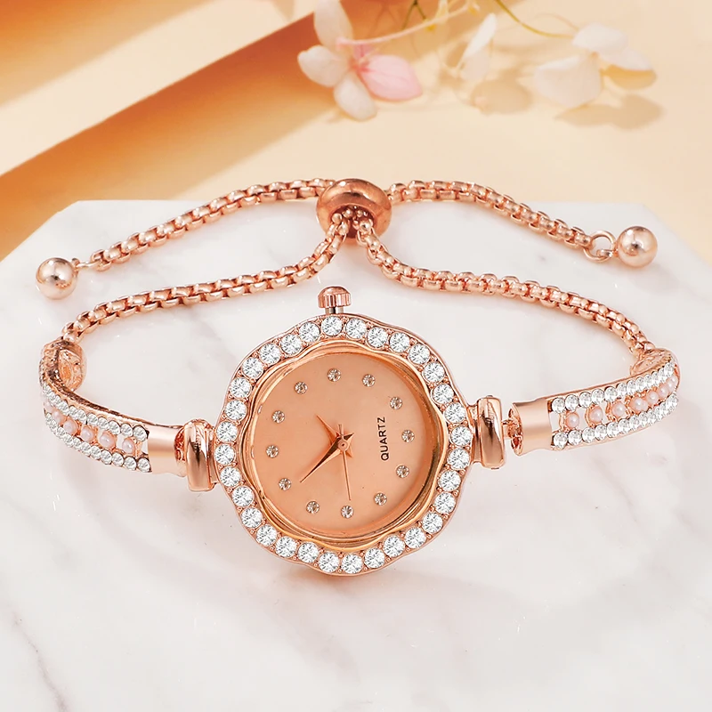 Cute Women\'s Steel Belt Bracelet Watch Quartz Watch Luxury Fashion Small Dial Popular Elegant Women Watch