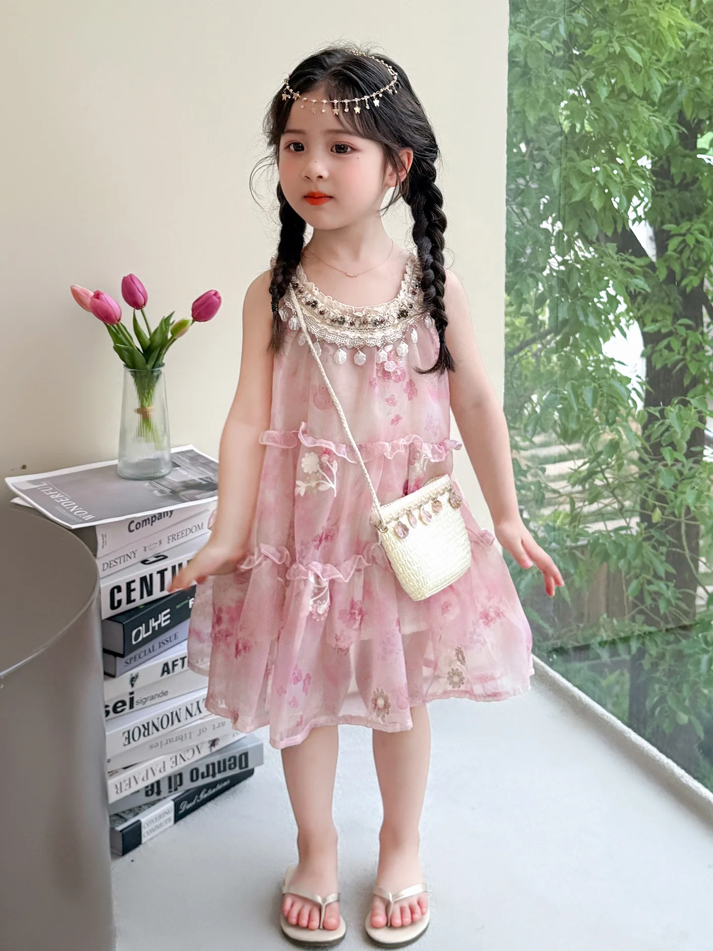 

Girls Summer Floral Pattern Sleeveless Princess Dress French Romantic Neck-Hangin Style Beautiful Flower Design Girls' Princess