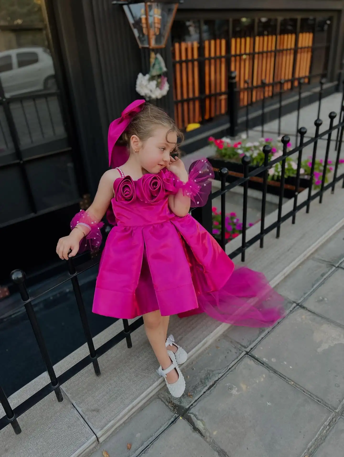 

Ярко-розовое атласное праздничное платье для девочек, платье ручной работы с цветами для девочек на свадьбу, банты, пышные платья для девочек длиной до колена