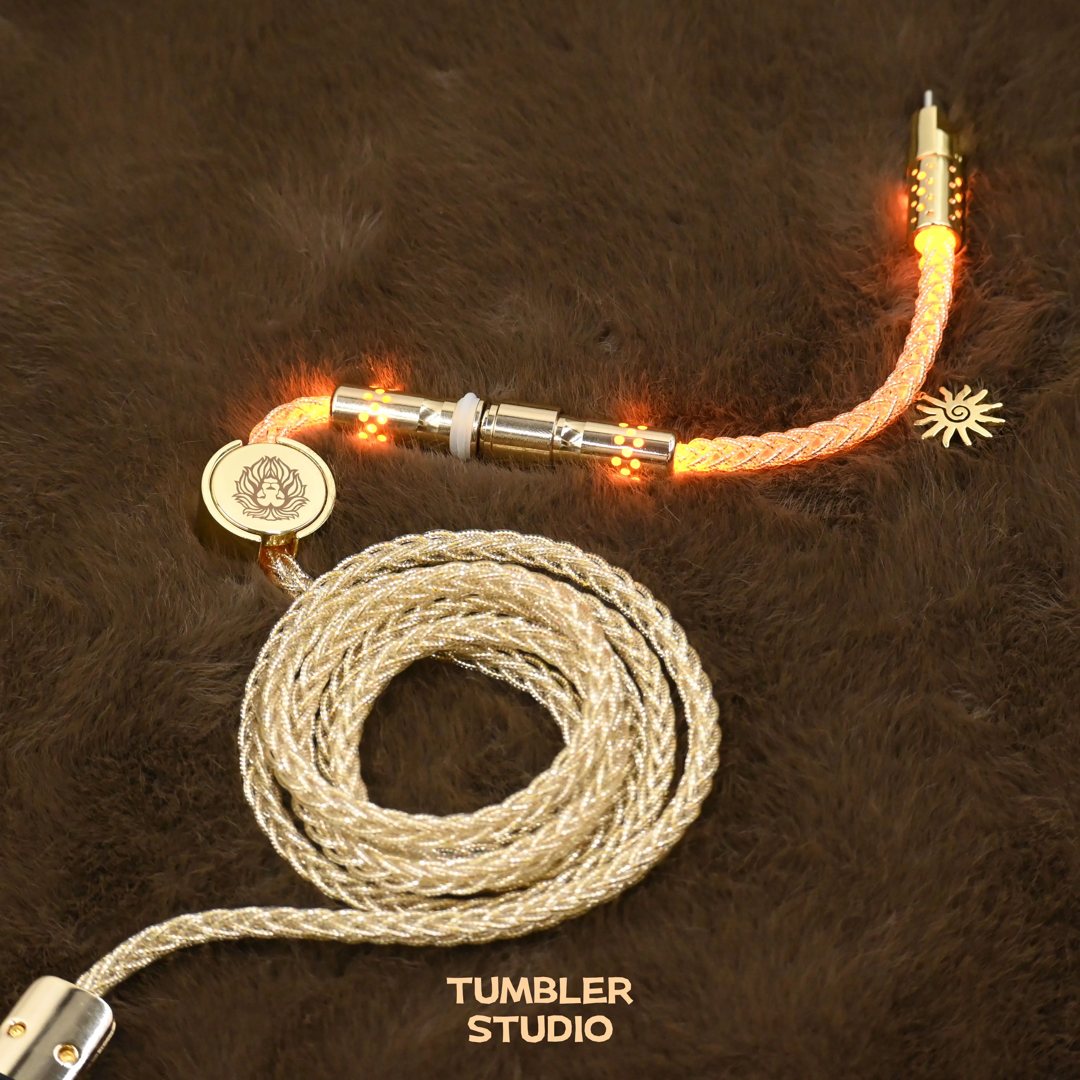 Tumbler Studio RGB 8K Aviator Cable Lion King Nameplate Single Crystal Copper Magnetic Mechanical Keyboard Cable USB Spring Wire