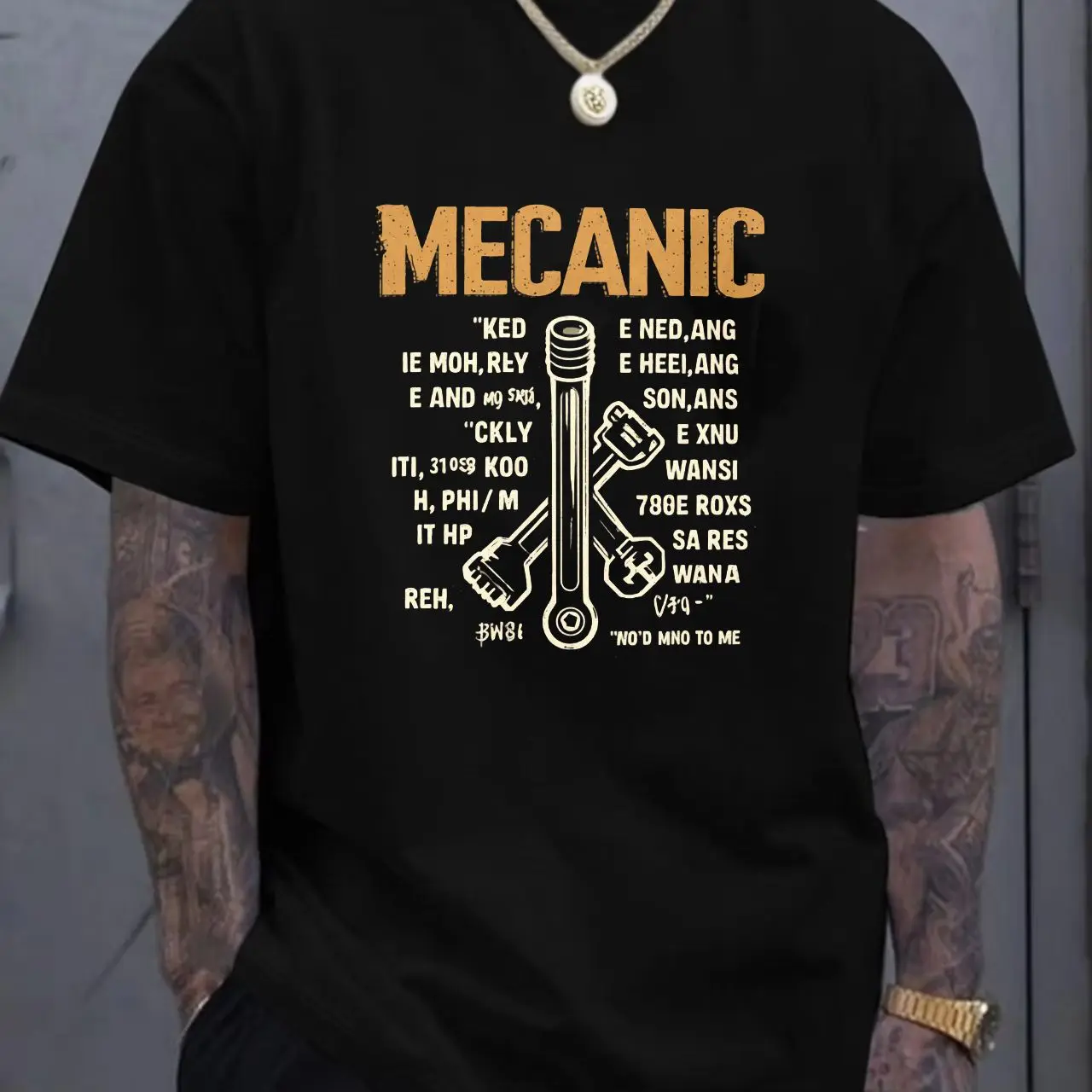 

Футболка с круглым вырезом Mechanical Tools — потертый оранжевый текст «MECANIC», хлопковая футболка с короткими рукавами и винтажным механическим шуроном