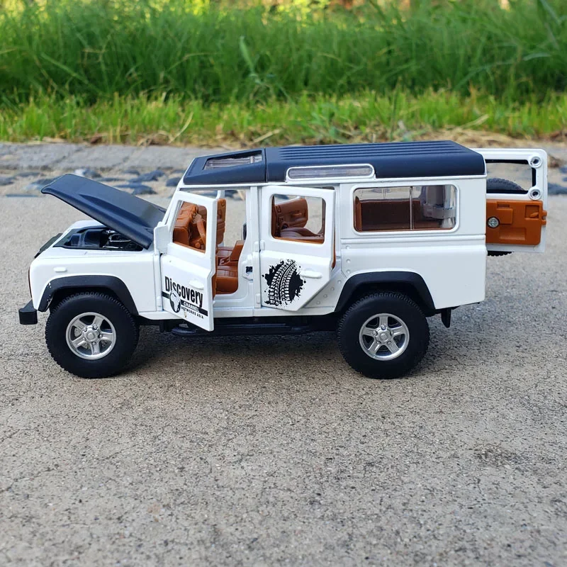 1:32 Land Rover Defender Alloy Car Model Diecasts Toy Metal Simulation Off-road Vehicles Model Childrens Gift