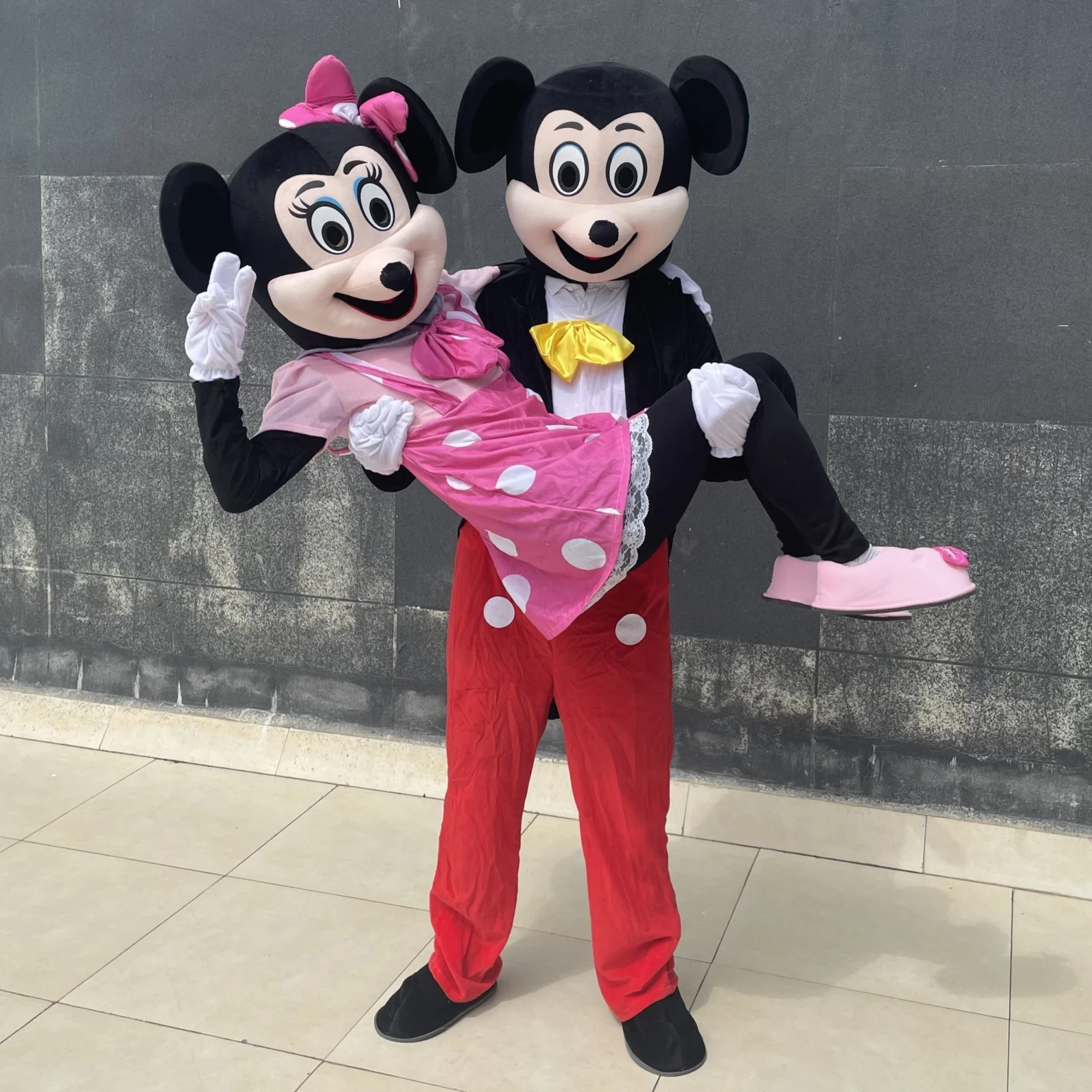 Disney Mickey Minnie Mouse Mascotte Kleding Klassieke Stripfiguren Reclame Evenement Feest Cosplay Volwassen Uitvoeren Kostuum Prop