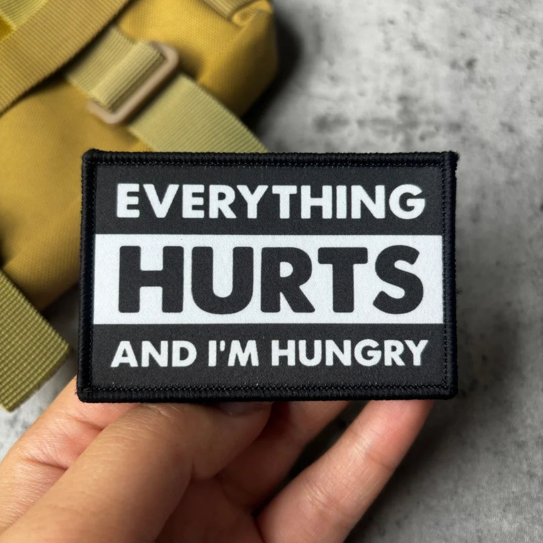 �Everything Hurts“-Patch mit lustigem Spruch, taktischer Moral-Patch, bedrucktes Klett-Abzeichen für Rucksack, Jacke, Kleidung – Detail 6
