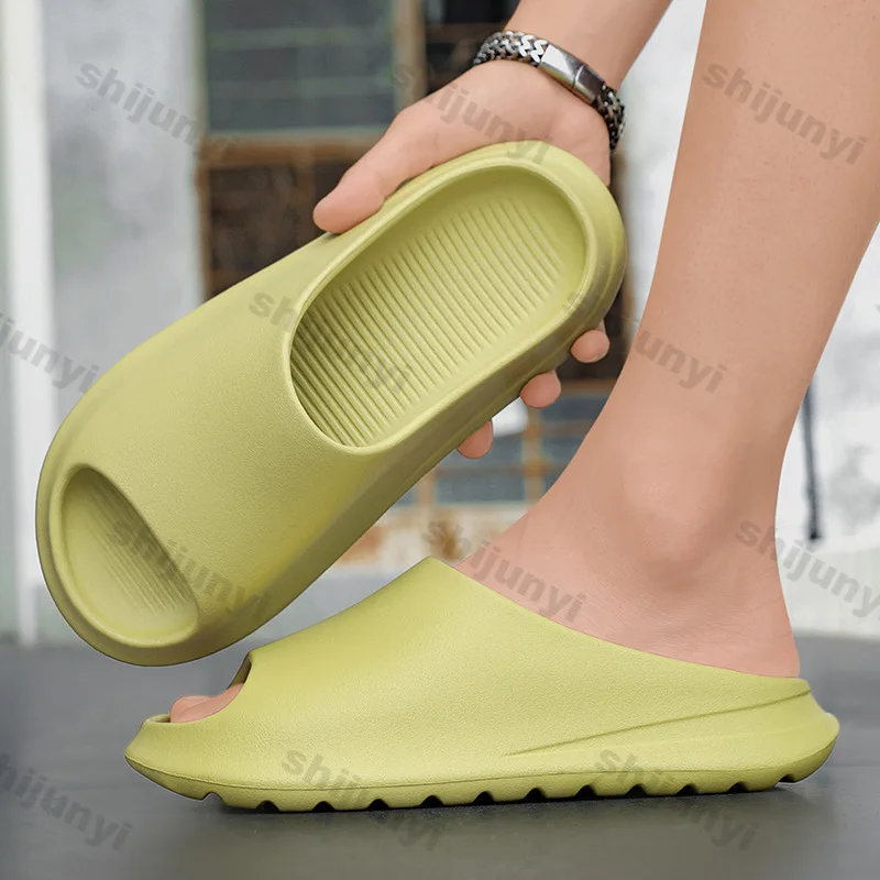 Men's Slippers 2025 Summer Fashion Outdoor Non Slip Breathable One Word Slippers Lightweight Comfortable Soft Bottom Beach Muje