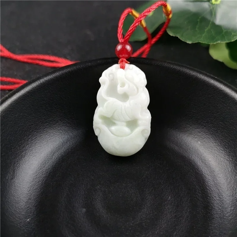 Chinese Zodiac Gesneden Jade Hanger Ketting Charm Sieraden Mode Vrouwen Accessoires Geluk Amulet Geschenken