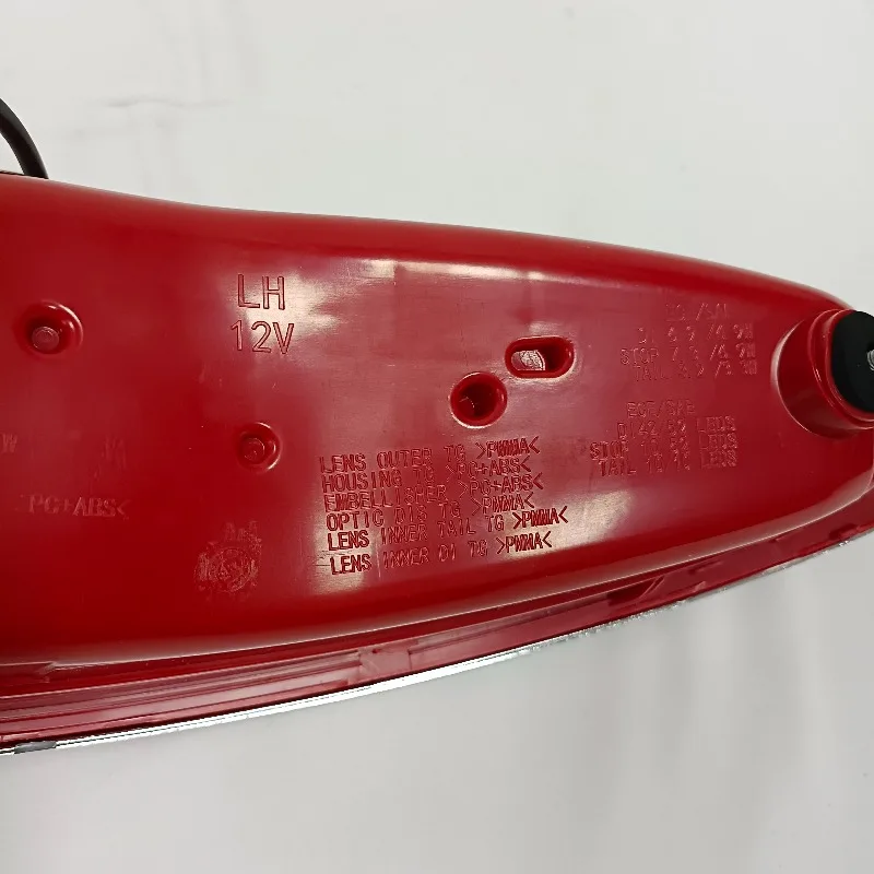 Car Tail Lamps Taillight Assembly OEM 36A945207DD 36A945208DD for Bentley Bentayga 2021 New Style LED Tail Light view 5