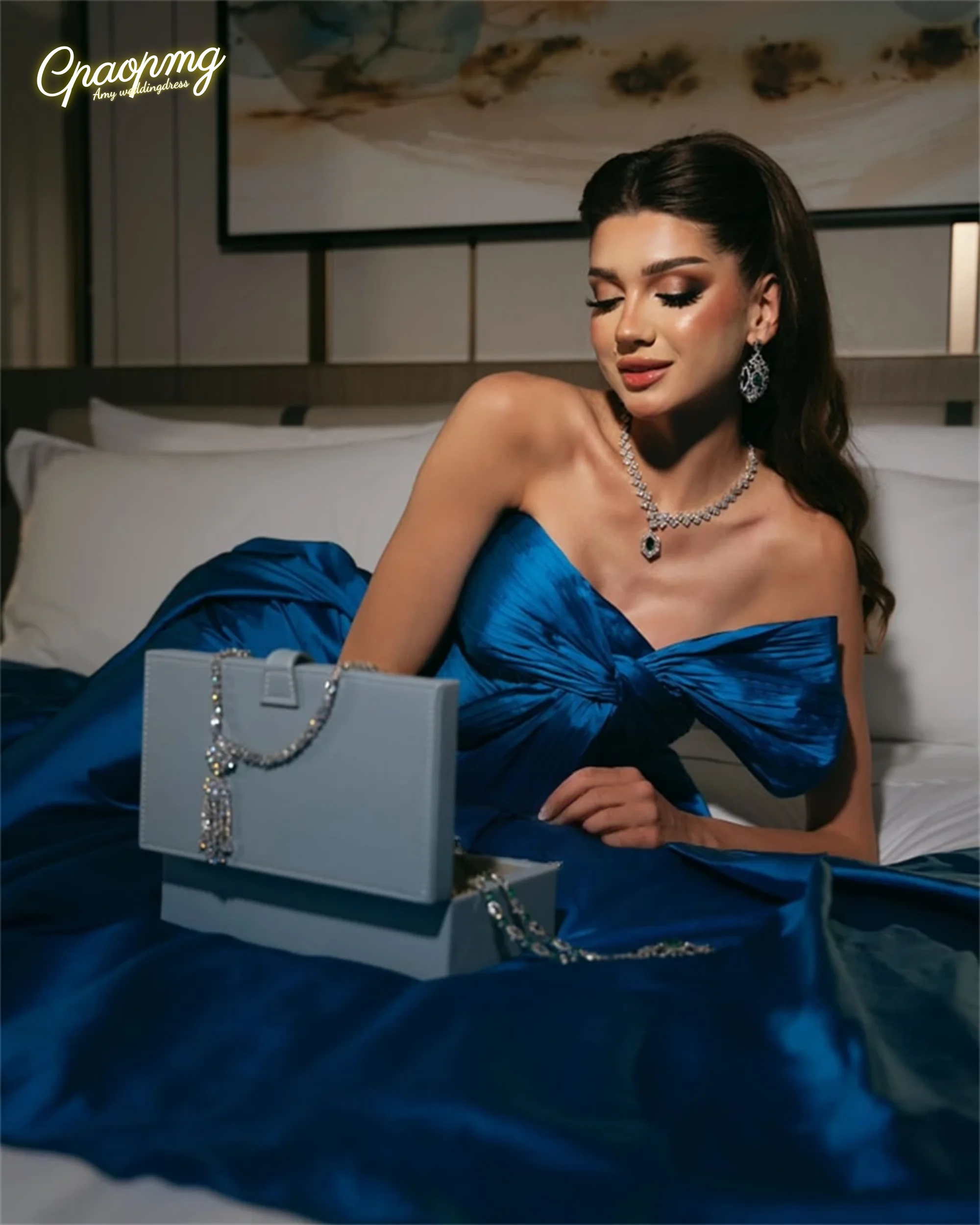 Personalizado clássico cetim plissado arco em linha reta sem alças vestidos longos vestidos de celebridades moda elegante alta qualidade