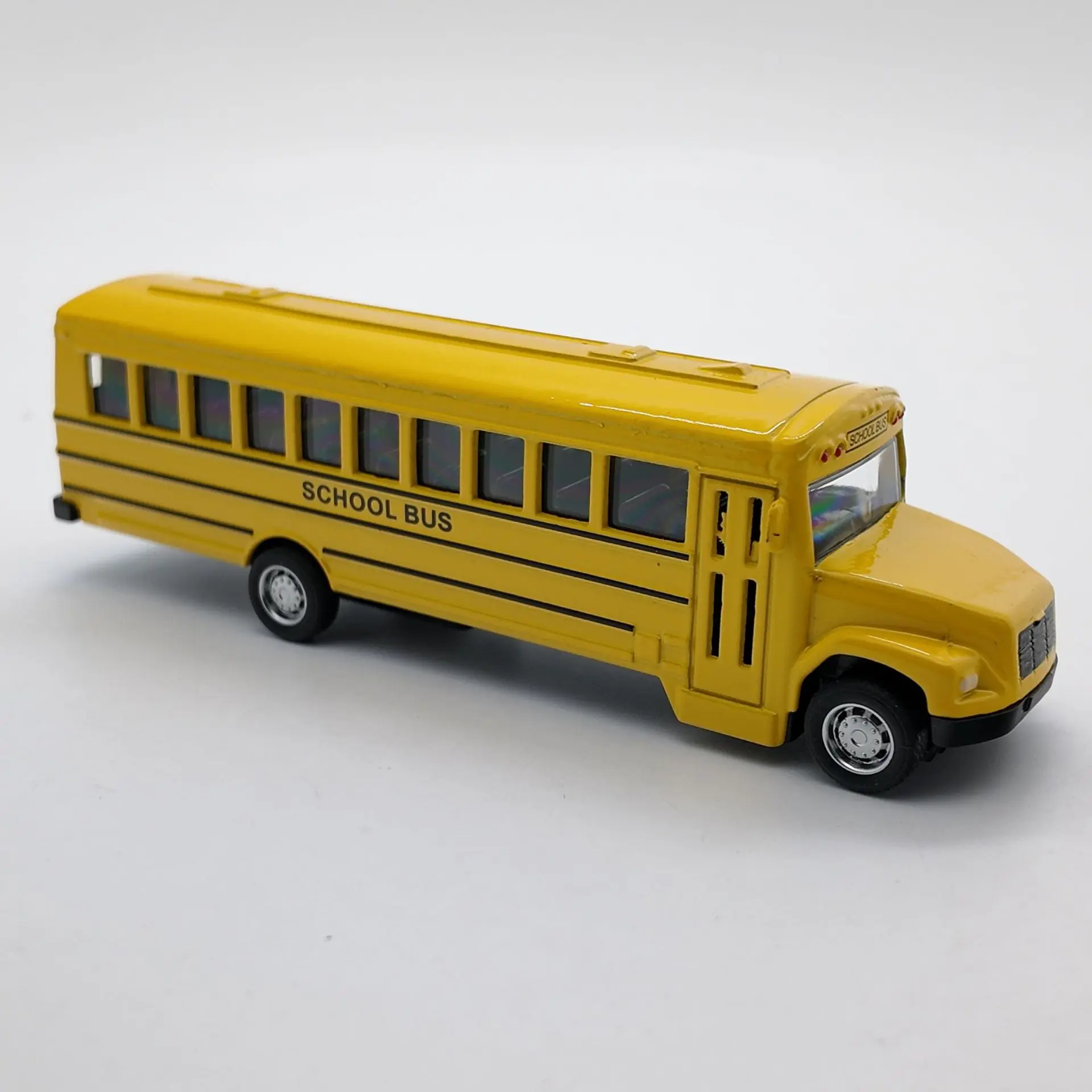 Modèle de voiture en alliage pour enfants, échelle 1:30, Bus scolaire américain, modèle de véhicule moulé sous pression, jouets de Bus scolaire à inertie créative