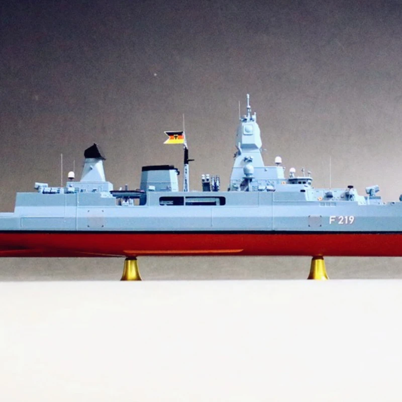 Saxony Class-fgata de misiles guiada, modelo terminado estático, modelo de buque de guerra de plástico, regalo de barco, adornos de alta gama, decoración del hogar